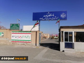 سید علی خامنه‌ای جان ایران است.