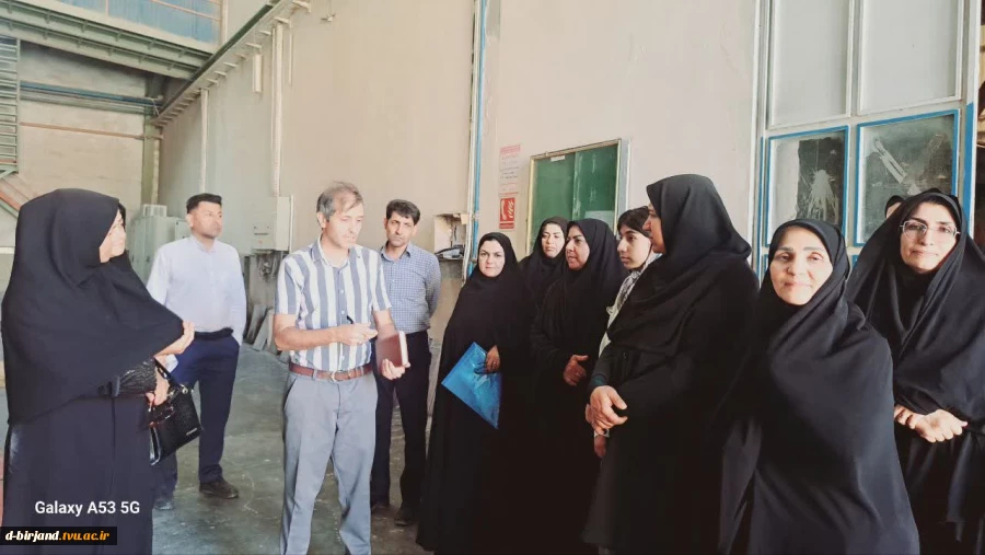 بازدیداز واحدهای تولیدی کارخانه کاشی نیلوفردر قالب اردوی «راهیان پیشرفت» 3