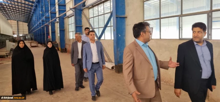 بازدیدمسئولان دانشگاه ملی مهارت استان خراسان جنوبی از کارخانه تولید کارتن و مقوای سلولزی (وابسته به مجموعه کاشی فرزاد بیرجند) 2